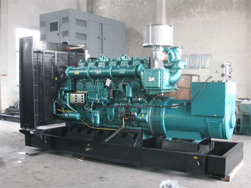 海东200KW 柴油发电机的油耗是多少？